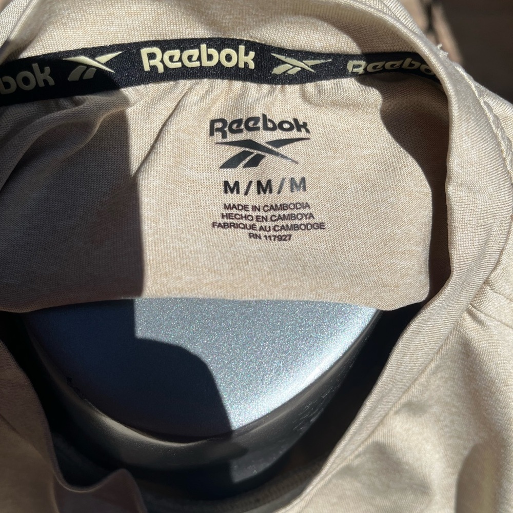 Like new nylon Reebok tee - Picture 4 of 5